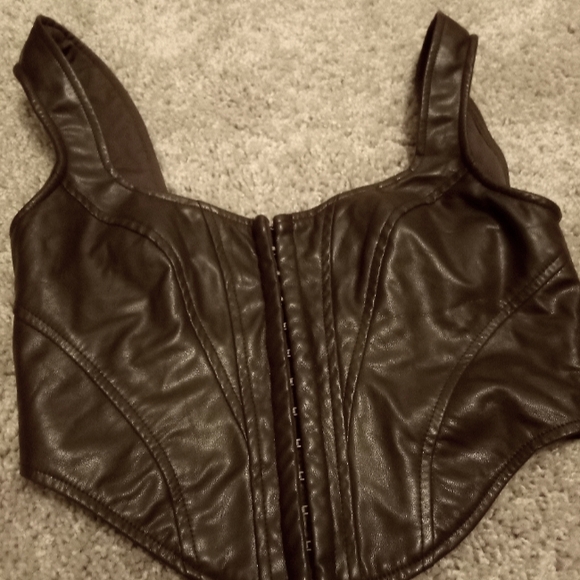 Cute top - Picture 1 of 7